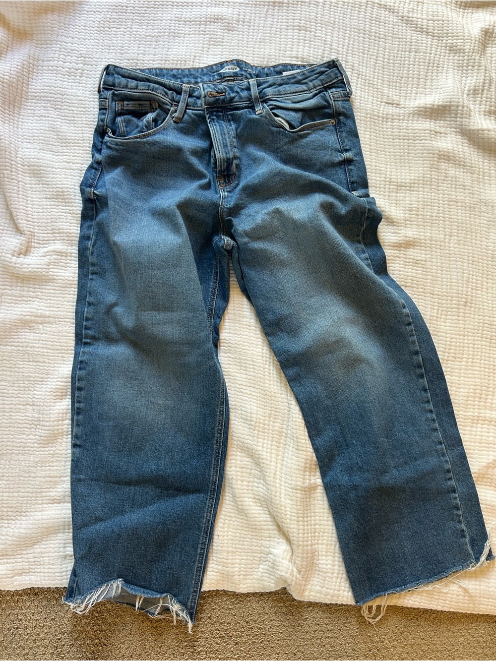Old Navy Cropped Wide-Leg Jeans in Medium Blue Wash